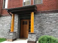 Large Big Sky Condo, sleeps 12-14. Close to Yellowstone and world class skiing!
