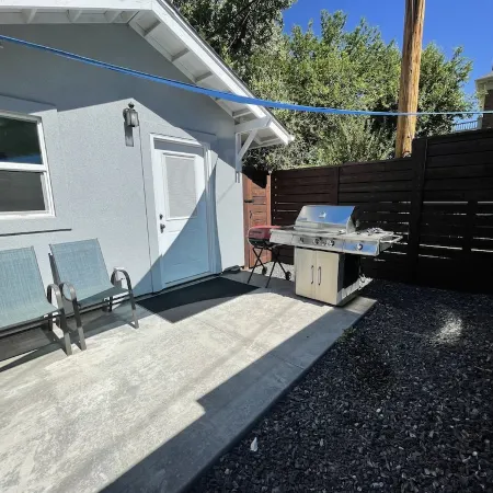 Cozy Downtown Home 🏘