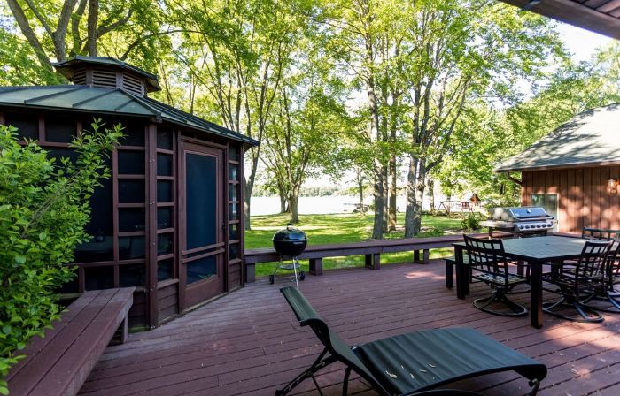 Luxurious Lake McKenzie Cabin Getaway ~ Recently Remodeled! EV Charger on Site