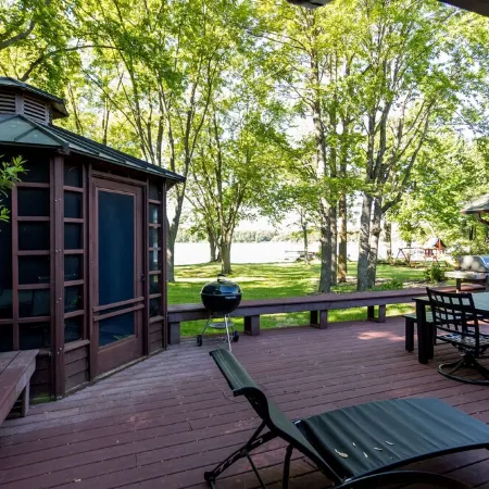 Luxurious Lake McKenzie Cabin Getaway ~ Recently Remodeled! EV Charger on Site
