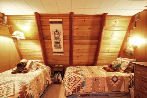 Beautiful Waterfront Hideaway at Sacheen Lake - Homestays
