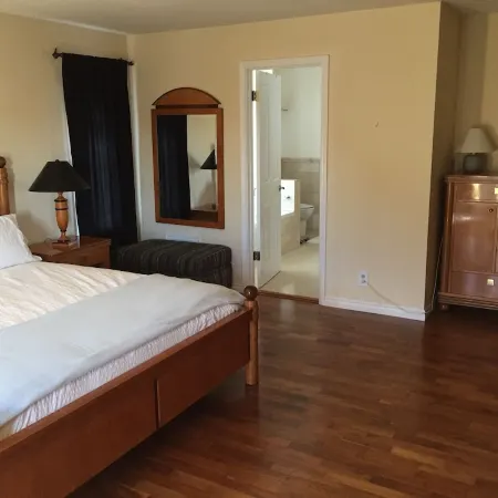 Coastal Comfort with Short Walk to Bluffs and Beach