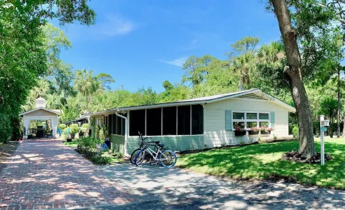 NEW RESORT-STYLE POOL, CUTE HOUSE, 88 STEPS TO SAND!