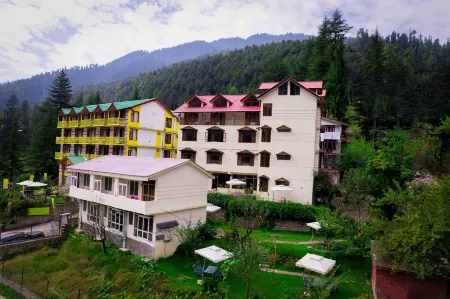 Sparsh Resort, A Boutique Stay - Just 2Kms Uphill from Mall Road, Near Old Manali Отели в г. Манали