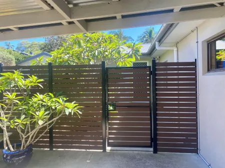 Wamberal/Terrigal Beach is a 10-15 Min Walk or 4 Minute Drive Away.*New Fast Nbn Отели в г. Терригал