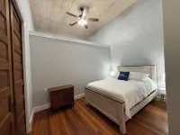 Jellyfish Lookout on Strand- historic neighborhood, local shops and dining