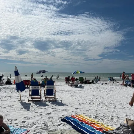 SIESTA KEY, BLUE ROMANTIC DREAM! 100 FEET TO THE  BEACH!