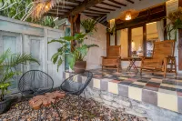 Villa Sare Bangunjiwo Hotels near KAMPOENG GERABAH