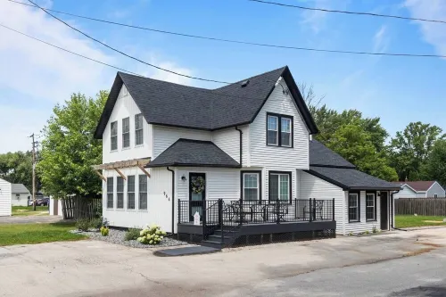 Completely Renovated on Lombardi - 3 blocks to Lambeau Field