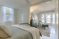 2 Bedroom fully updated cozy Mt. Gretna Cottage with parking