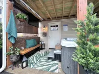 Walk to Wesleyan & Dwtn - New Hot Tub with Outdoor TV