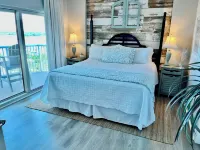 No Host Fees, Huge Beachfront Pool, 17th Floor East Corner Unit with 2 Balconies - Private Pools