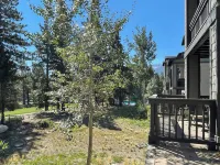 Walk to Eagle/Cozy Slopeside Stay/lg. Deck with Golf Course View and BBQ