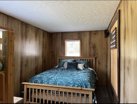 Rosko Ridge Cottage located minutes from GOTL and wineries