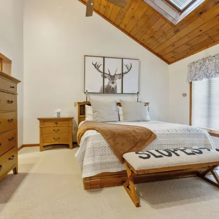North Conway Getaway! Stonehurst Village Condo - 2,500 Sq. Ft