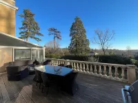Logement de Luxe Avec Piscine Intérieure Privée Hôtels à proximité de : Paroisse St Claude Tassin