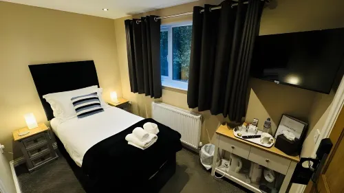 Highfield Coach House - parking