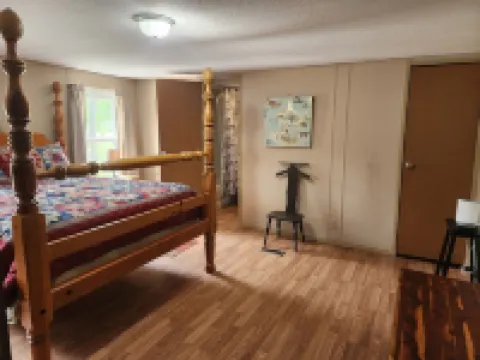 Pop's Place - Beautiful lake view 3bd/2ba on 6 acres.