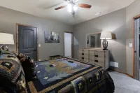 BLACK BEAR LODGE-2Pools&SplashPad  Private HotTub, Arcade, PoolTable