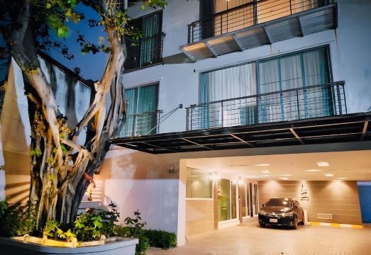 비비 애비뉴 통로