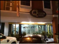 Queen Hotel 케닌가우 호텔
