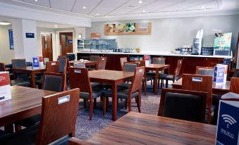 Holiday Inn Express LEEDS - EAST by IHG