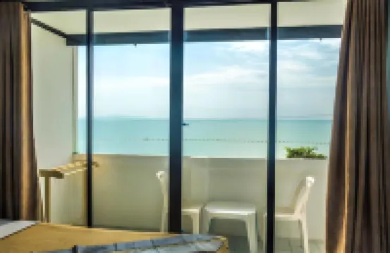 Happy Jomtien - Beachfront Hotels near Jomtien Beach