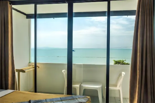 Happy Jomtien - Beachfront