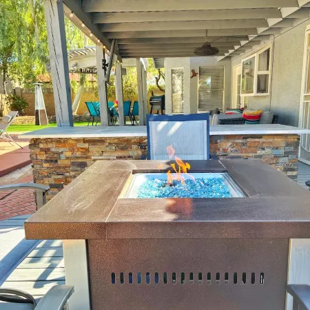 Heated Pool + Fun Outdoor Oasis! Cozy Family Friendly house in Gilbert near Mesa