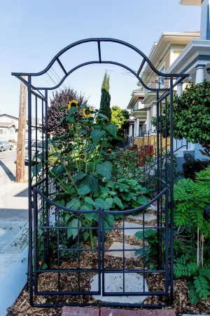 Designer 3 BR Home Vintage Tubs 2 parking, near San Francisco Bay UC Berkeley Отели рядом с достопримечательностью «African American Museum and Library»