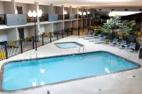 DoubleTree by Hilton Austin - Pools