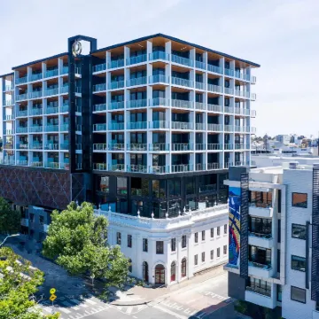 Oaks R Suites Geelong Hotels near The Carousel
