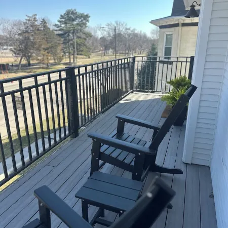 Thompson House #3-Overlooking City Park. Walk to Campus, Aggieville & Downtown
