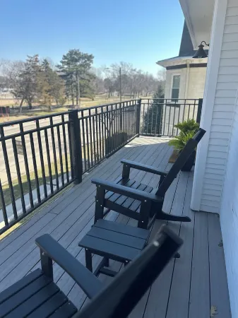 Thompson House #3-Overlooking City Park. Walk to Campus, Aggieville & Downtown