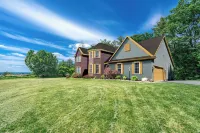 Hera Haven: Pickleball, hot tub, racetrack & lake