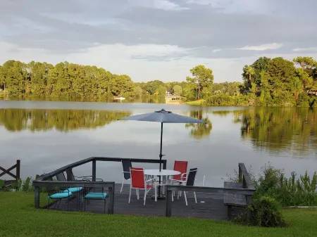 Golden Isles Lake House Отели в г. Глинн