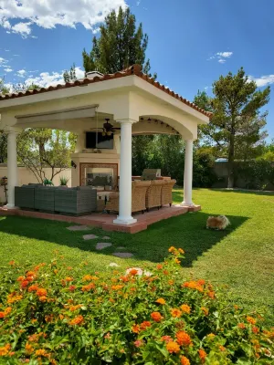 PRIVATE OASIS- POOL/SPA/GOLF/WIFI/PARKING/REVIEWS--Sleeps 4-5 folks!❤️ Hôtels à proximité de : Floyd Lamb State Park