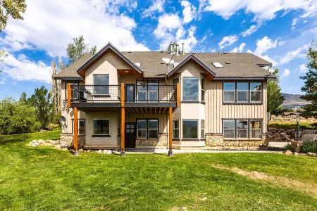 Cozy Guest Suite with Breathtaking Views