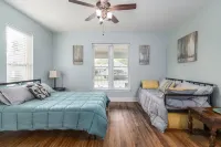 Chestnut Street Charmer-Walk to Louisville! فنادق في Jeffersonville