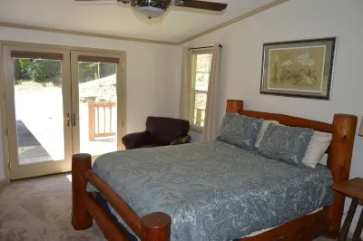 Peaceful Mountain at Sapphire Valley Hotels near Sapphire National Golf Club LLC