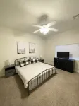 Beautiful, cozy home minutes from Laughlin and the river!!