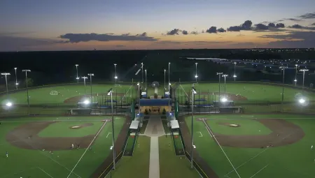 Modern Townhome w/Pool & Private Gym / Boombah Sports / SFB Airport / DT Sanford