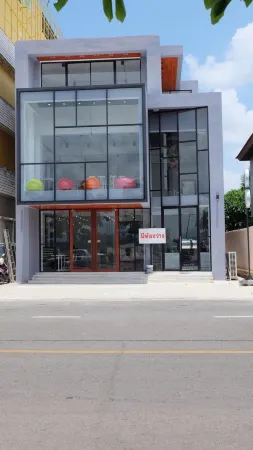 Chic-Chidkong Boutique Hotel Отели рядом с достопримечательностью «Wat Phra in Plaeng»