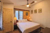 Fabulous 3Bed 3 bath Cottage Pool Hot tub Games