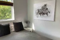 Oceanfront Apartment in Cape Town With Stunning Views Hotels in Llandudno