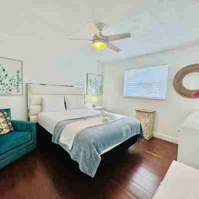 Sunrise Family Oasis Pool Lake Canal Views Rooms