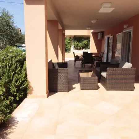 Studios & Rooms Fiesta