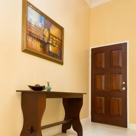 New Kingston Guest Apartment at Westbury