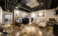 Vallas Hotel & Guest House - Motels