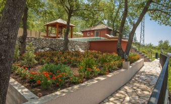 Harmonia Bungalows & Pool